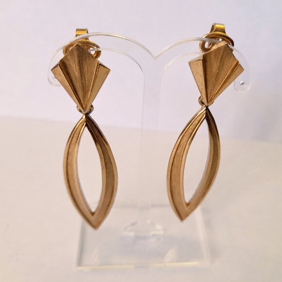 Vintage Trifari Earrings Gold Tone Dangle Clip Ons Large Statement Jewelry - Picture 5 of 16